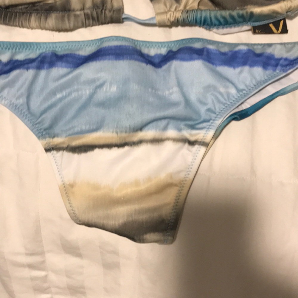 Bikini - Picture 4 of 5